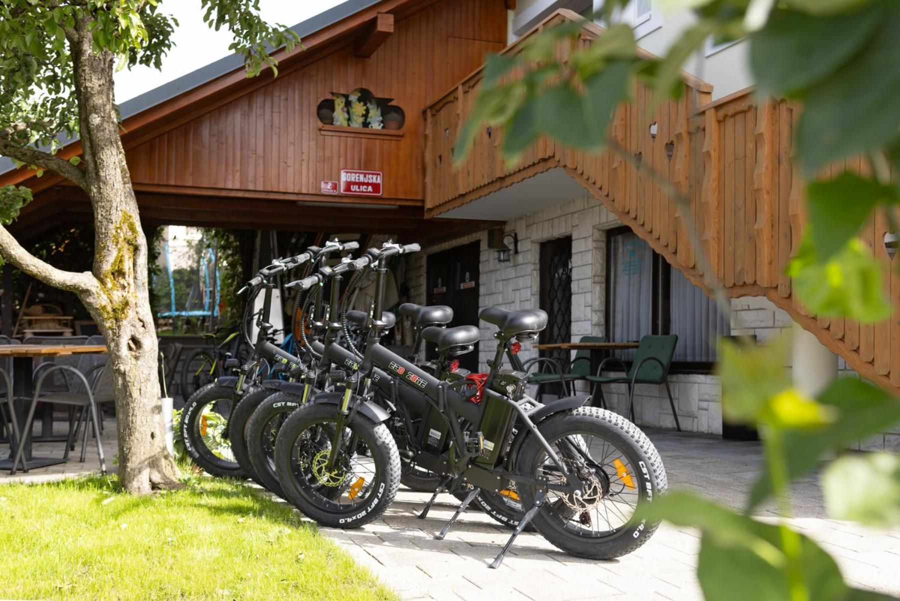 Gostisce Pri Dveh Petelinih Hotel Bled Buitenkant foto
