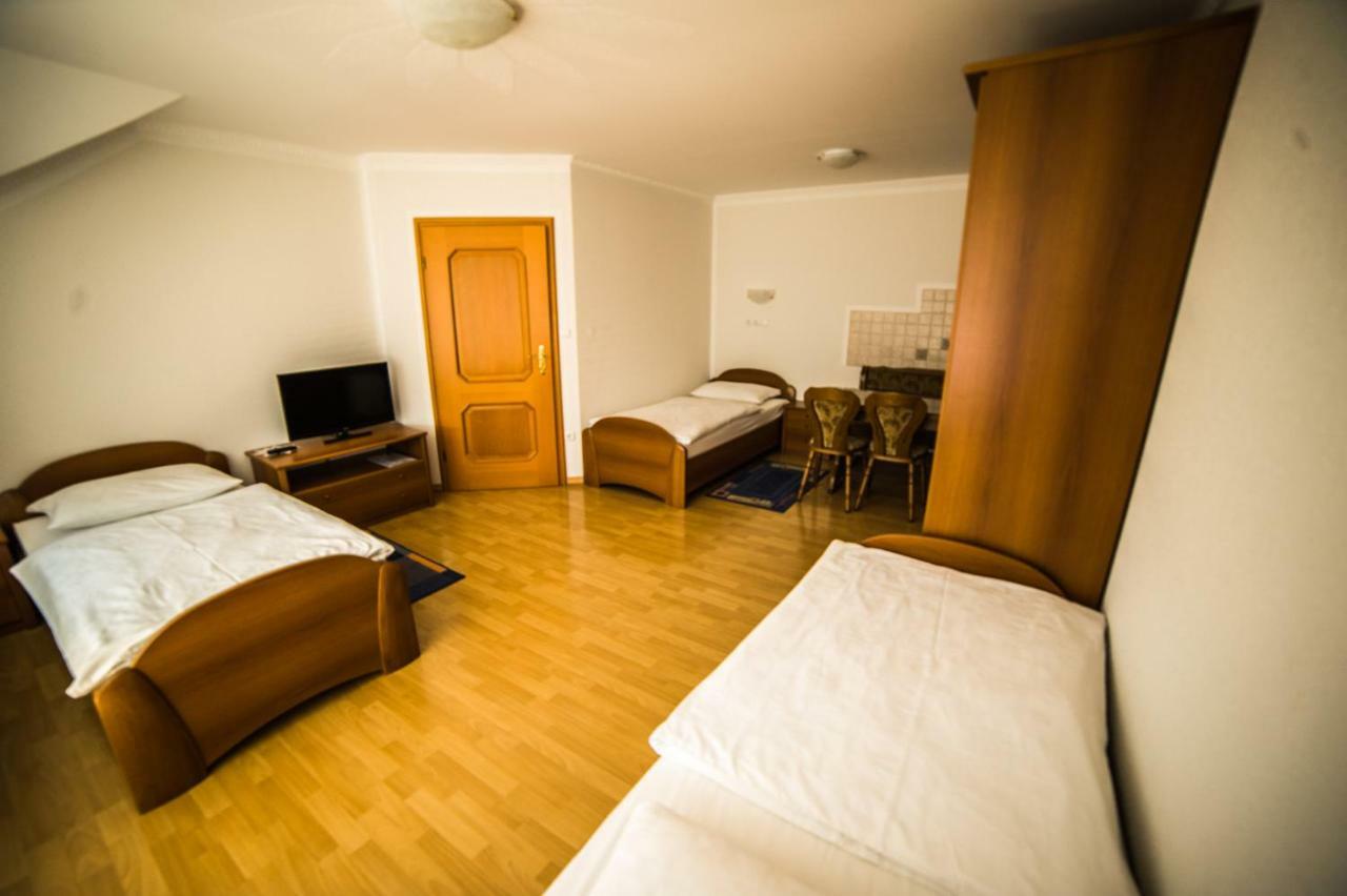 Gostisce Pri Dveh Petelinih Hotel Bled Buitenkant foto